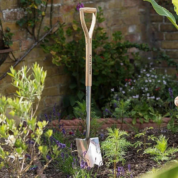 Kent & Stowe Stainless Steel Digging Spade 4 Kent & Stowe Stainless Steel Digging Spade - Image 4