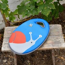 National Trust Childrens Snail Kneeler 5 National Trust Childrens Snail Kneeler -Chic Outdoor Garden 1147362 3